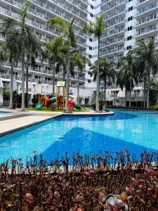 1232A Near MOA and Airport Pool View Balcony