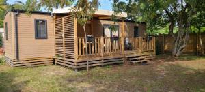 Mobilhome 6 personnes climatisation, TV, lave-vaisselle, 2 salle de bain, 3 chambres au camping Les Vignes à Lit-et-Mixe dans les Landes avec piscine,