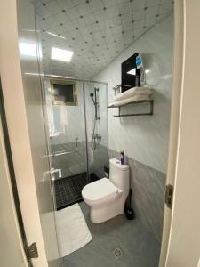 Queen bed,WiFi,Smart TV,City view Studio - bamboo Balcony