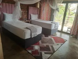 iroCK Lodge - Pandamatenga