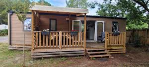 Campings Mobilhome 6 personnes climatisation, TV, lave-vaisselle, 2 salle de bain, 3 chambres au camping Les Vignes a Lit-et-Mixe dans les Landes avec piscine, : photos des chambres