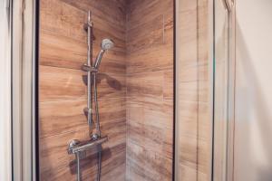 Large Studio lumineux et neuf, Parking Gratuit