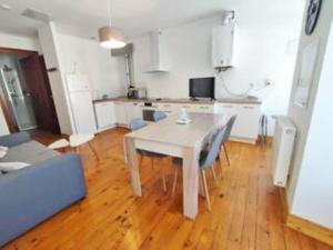Appartements L'Alexiane, Centre Luchon, parking gratuit, wifi : photos des chambres