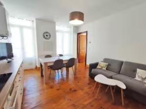 Appartements L'Alexiane, Centre Luchon, parking gratuit, wifi : photos des chambres