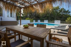 Villa Buena Vida by Abahana Villas