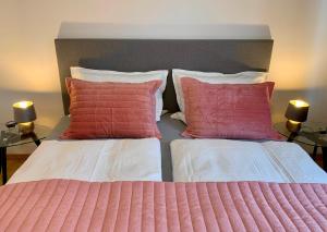 Für Gruppen und Familien - große Ferienwohnung Nähe Stadtpark, 4 Schlafzimmer, 2 Bäder, Terrasse, Parkplatz