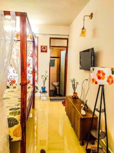 VERY Romantic Whitetown studio-Private Outdoor Dinning