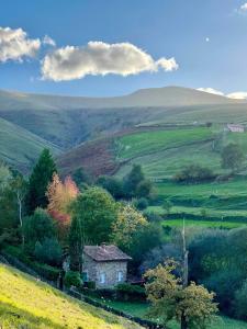 El Molino de Leyte - Charming Riverside Cottage in Carmona, Cantabria