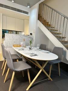 Modern Loft Retreat in Barton Canberra ACT near Parliament House