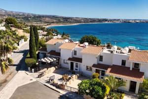 H&O SUNRISE VILLA IN Coral Bay!