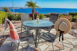 H&O SUNRISE VILLA IN Coral Bay!