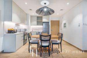 LUX The La Mer Infinity View- Luxury Boho Suite 2