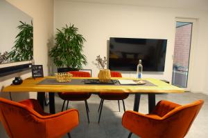 Getaway Apartment mit Balkon - großem Doppelbett & Schlafsofa für insg 4 Pers - ruhig gelegen, ideal zum Wohlfühlen&Ankommen - Kinderbett&Hochstuhl - Messe Düsseldorf&Essen - S-Bahn