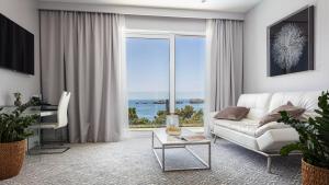 Superior King Suite with Sea View and Balcony room in Royal Palm Hotel