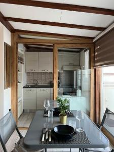 Vivi in un attico tipico Romano con vista su Roma