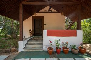 SaffronStays Raanwaara Luxe - 2BR villa with dual balcony jacuzzis, infinity swing & private waterfall, luxurious escape