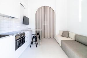 Valencia Malvarrosa point white