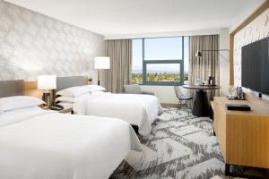 Guest room, 2 Double room in Sheraton Cerritos