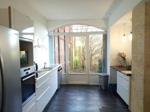 Spacieuse maison avec piscine et parc de 6000 m2