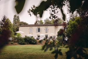 Spacieuse maison avec piscine et parc de 6000 m2