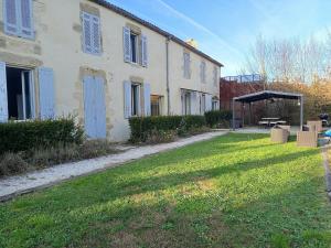 Maisons de vacances Spacieuse maison avec piscine et parc de 6000 m2 : photos des chambres
