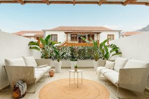 Home2Rest at Los Gigantes - 1 min to beach, restaurants, city center - 1bdr