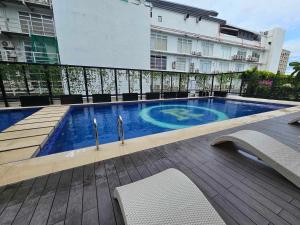 803 - Quiet Condo in City Centre