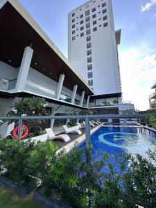 803 - Quiet Condo in City Centre