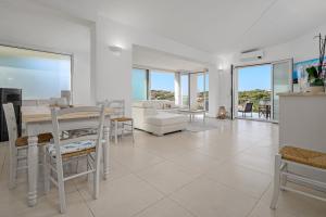 VILLA LA MADDALENA 6&2, Emma Villas