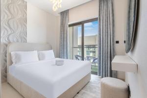 STAY BY LATINEM Luxury 2BR Holiday Home CV A2808 near Burj Khalifa