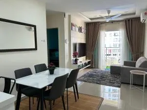 Hazel Luxe Apartment - Kampong Bakar Arang