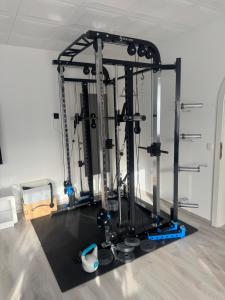 Schöne Wohnung in grüner Lage mit Fitnessgerät