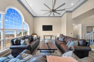 Adelines Lake View Elegant Home in Gated Community Sleeps 15
