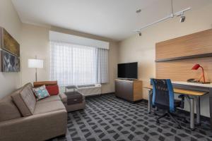 1 Bedroom Suite, 1 Queen, Sofa bed room in TownePlace Suites by Marriott St. Louis Edwardsville IL