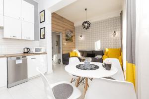 Mountain Pleasant Apartment by BookingHost