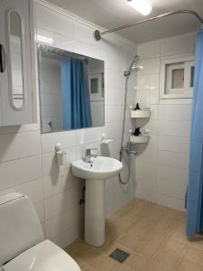 Căn Hộ 3 Phòng Ngủ (Three-Bedroom Apartment)