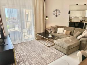 H&O Boulevard Breeze APARTMENT!