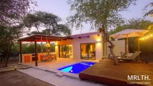 The Suite Luxury Safari Villa, Close to KNP, Starbed, Giraffe-Feeding-Tower, Bush-Bath - Hectorspruit