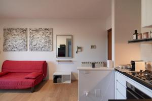 Bilocale moderno in zona tranquilla, parcheggio gratuito