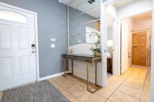 Fabulous 5BR Townhome Pet Friendly - Private Pool - Windsor Island