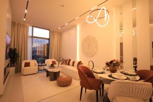 VIP Experience Dubai Nad Al Sheba at Prime Views- Opposite Al Meydan Hotel- Modern Luxury Apartment