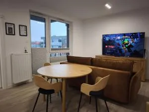 Kameralny NOWY Apartament w centrum miasta, Duży Parking, FV, Luksusowo wyposażony, PS5, Balkon, Klimatyzacja, Taras, Winda, Wyposażona kuchnia - Kokoszkowy