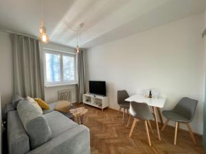 Sunny apartment near city centre