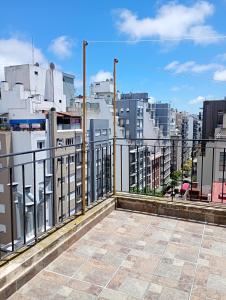 Excelente departamento con balcón terraza