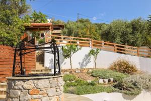 Beachside Villa Causton with private pool