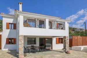 Beachside Villa Causton with private pool