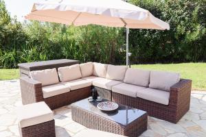 Beachside Villa Causton with private pool