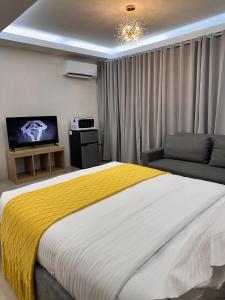 Guestroom 2 -3rd flr Barretto, Olongapo near beach