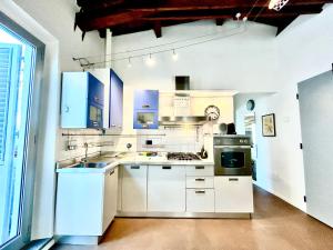 Bright House with terrace in Santa Croce