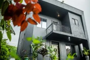 Crimson Mansion - Jinja